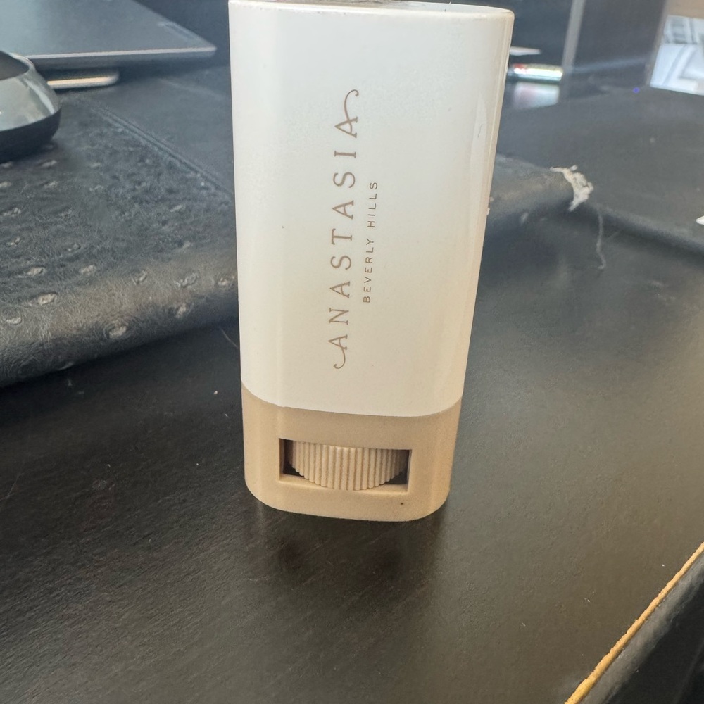 Anastasia Beverly Hills Beauty Balm Serum Skin Tint #9 Med w/ Gold Undertones - Picture 3 of 6
